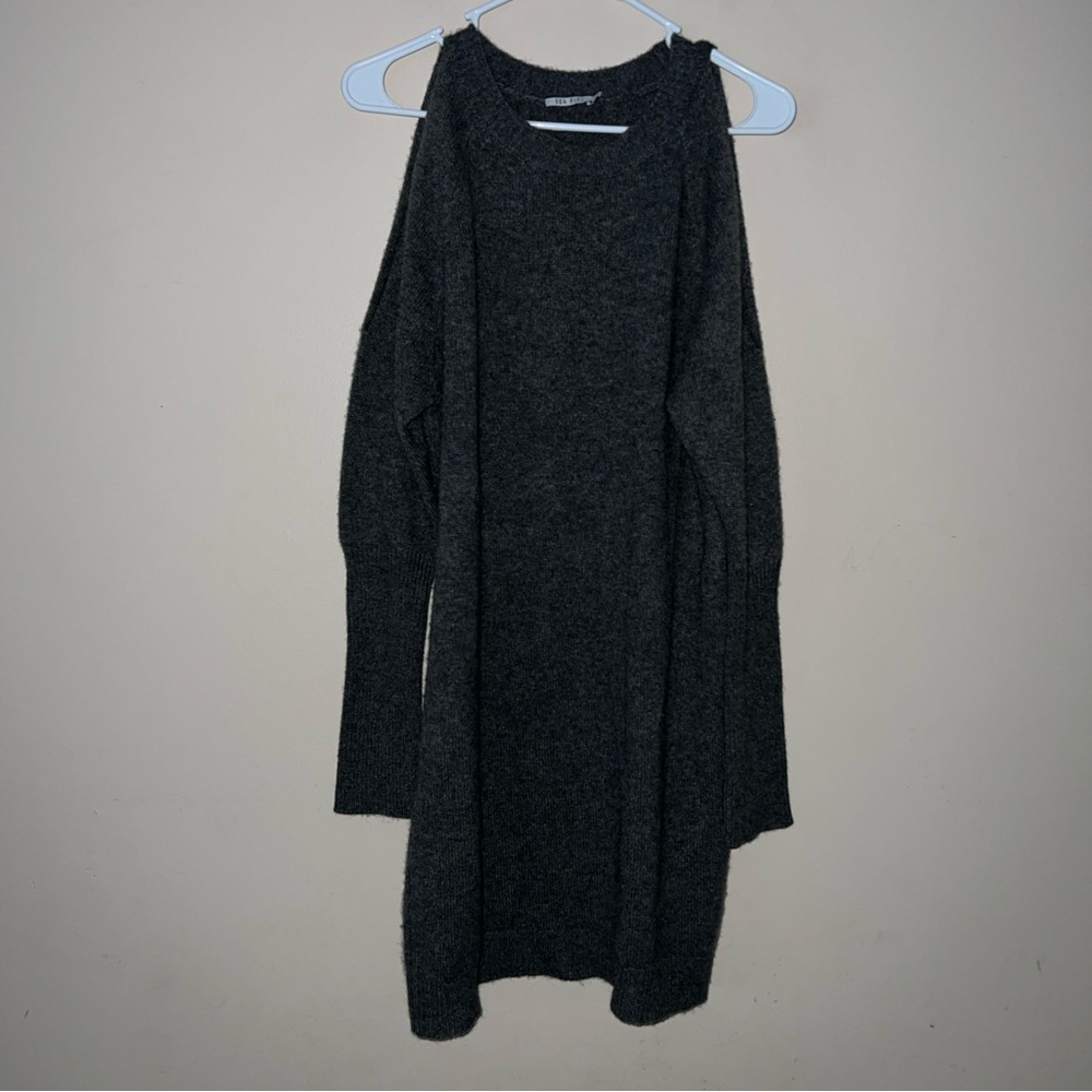 Sea Bleu Gray Long Sleeve Cold Shoulder Cashmere Sweater Dress Women’s Small